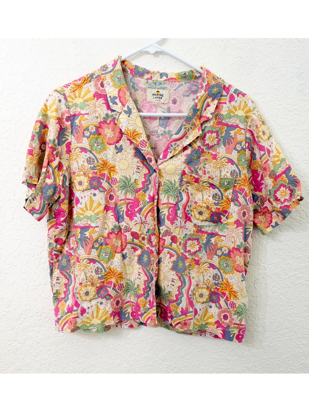 Marine Layer Women's Lucy Short Sleeve Resort Shirt in the Groovy Print - M